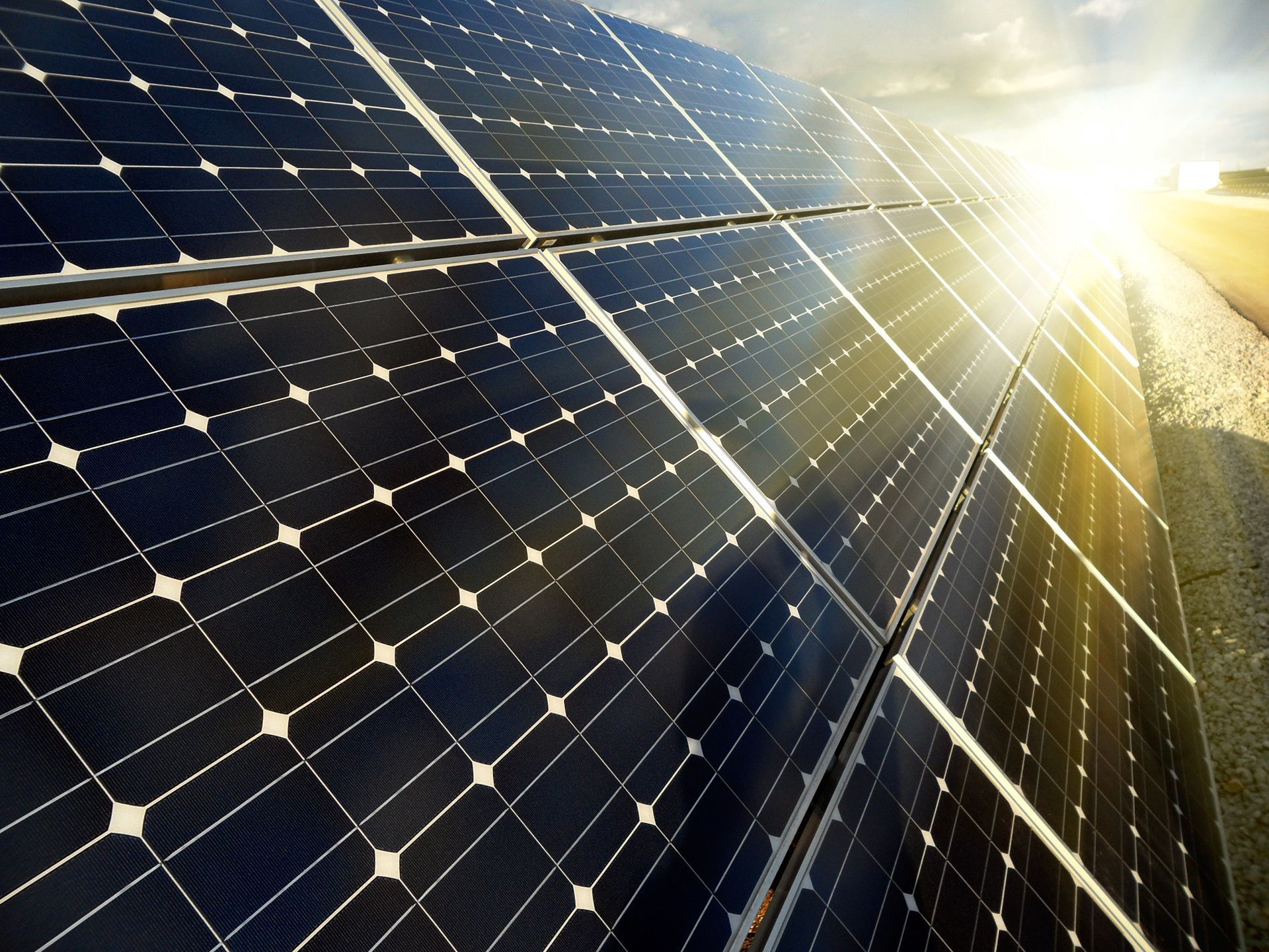 Radiación solar incidiendo en un panel solar